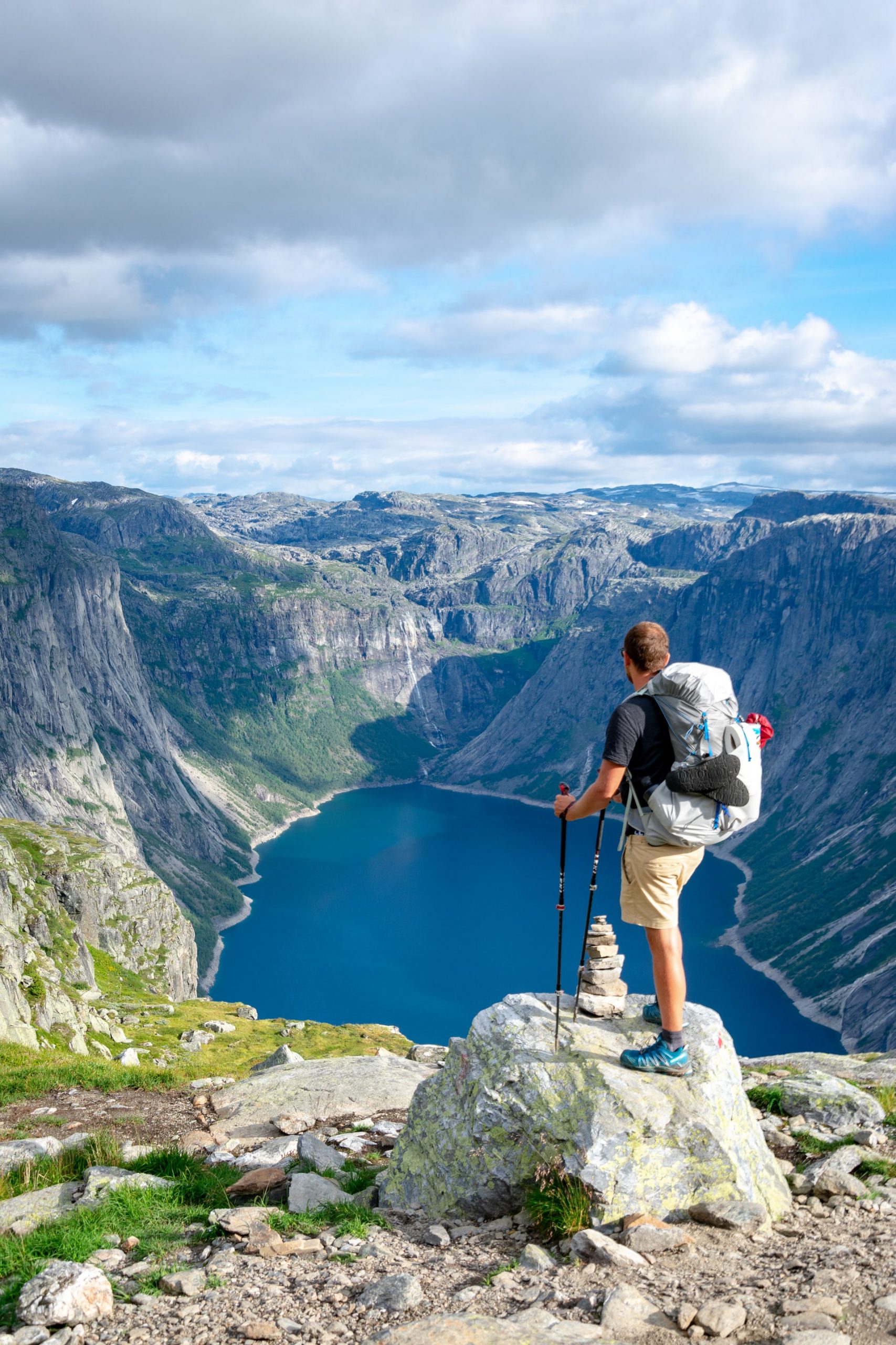 lake-hiking